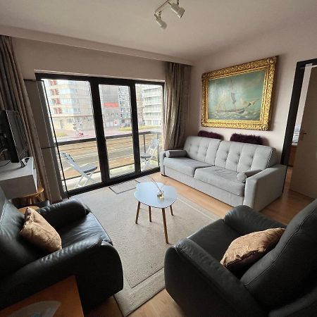 Frontaal Zeezicht In Appartement De Strandjutter Ostend Luaran gambar
