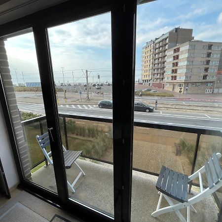 Frontaal Zeezicht In Appartement De Strandjutter Ostend Luaran gambar