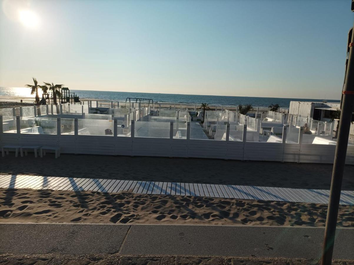 Frontaal Zeezicht In Appartement De Strandjutter Ostend Luaran gambar