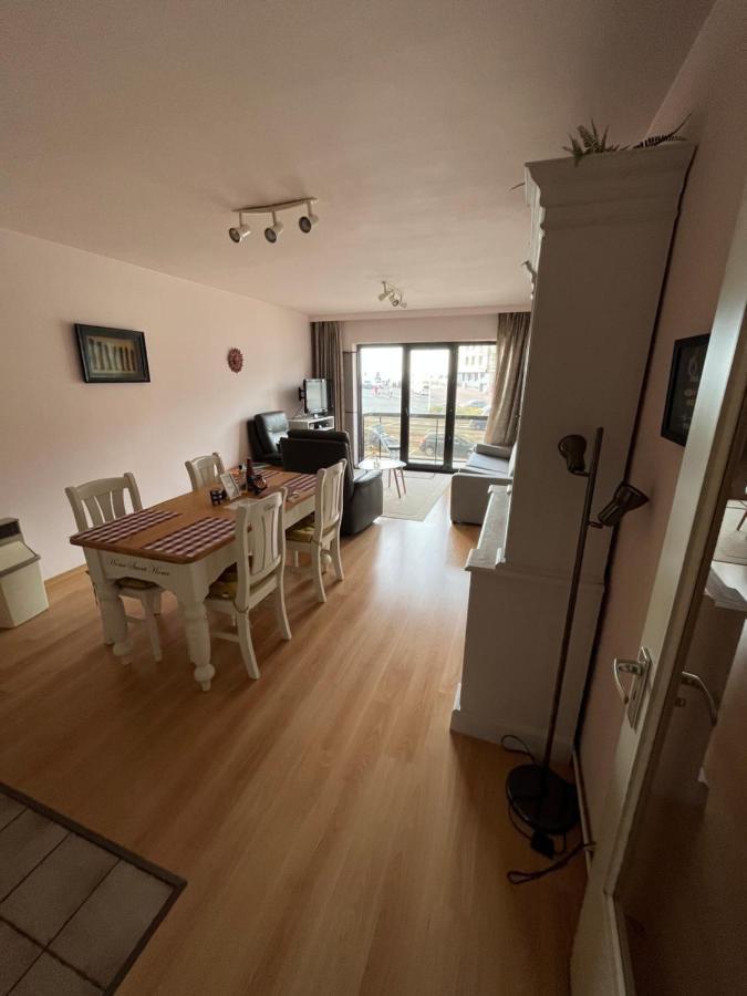 Frontaal Zeezicht In Appartement De Strandjutter Ostend Luaran gambar