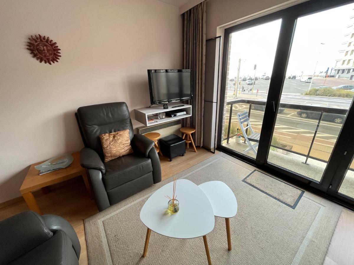 Frontaal Zeezicht In Appartement De Strandjutter Ostend Luaran gambar
