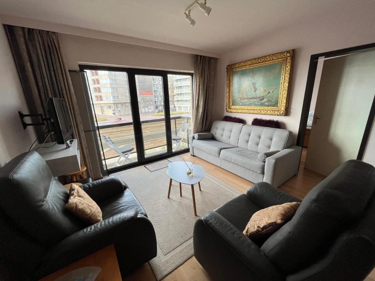 Frontaal Zeezicht In Appartement De Strandjutter Ostend Luaran gambar