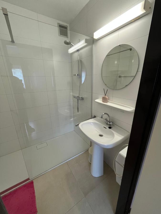 Frontaal Zeezicht In Appartement De Strandjutter Ostend Luaran gambar