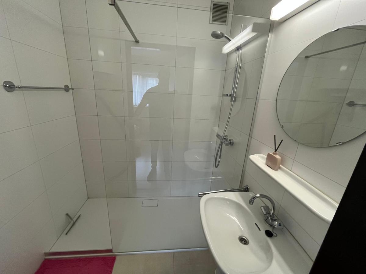 Frontaal Zeezicht In Appartement De Strandjutter Ostend Luaran gambar